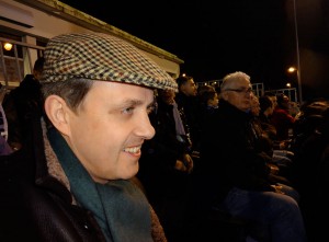 Prince Jean devant un match de football.