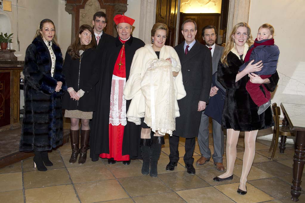 La princesse Antoinette, ses parents, le cardinal et ses parrains.