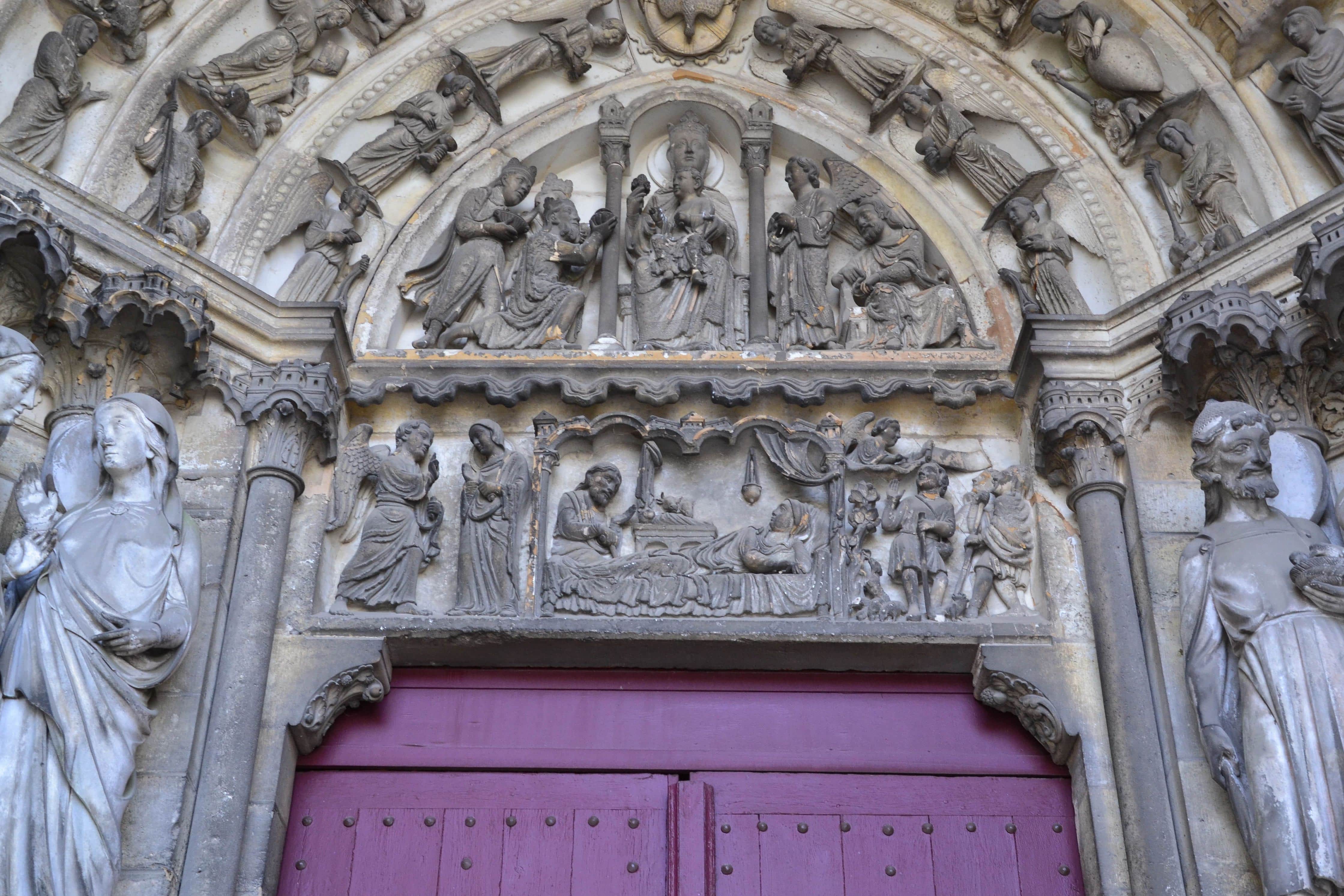 Linteau du porche de gauche, Cathédrale Notre-Dame de Laon