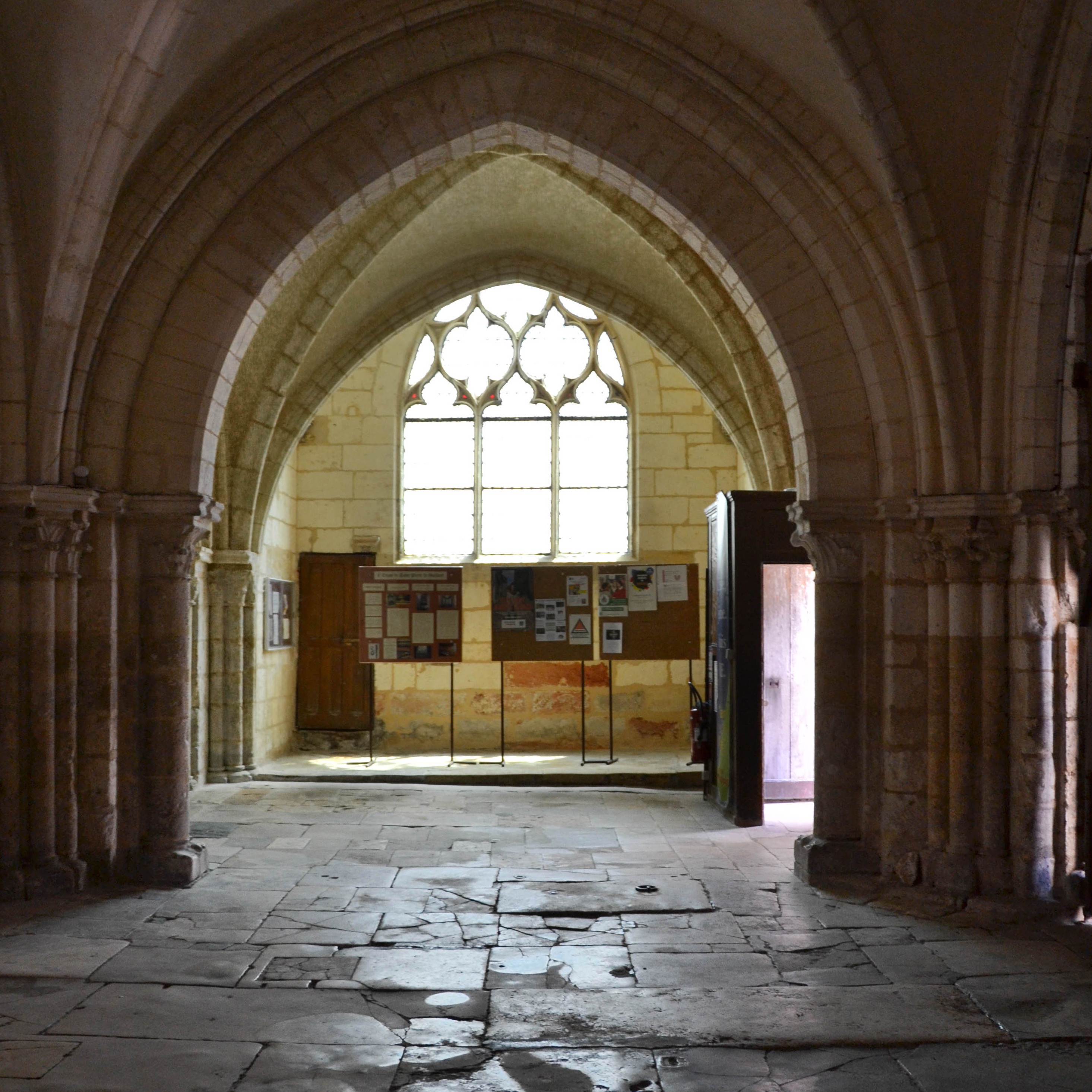 Narthex, église, Bourges