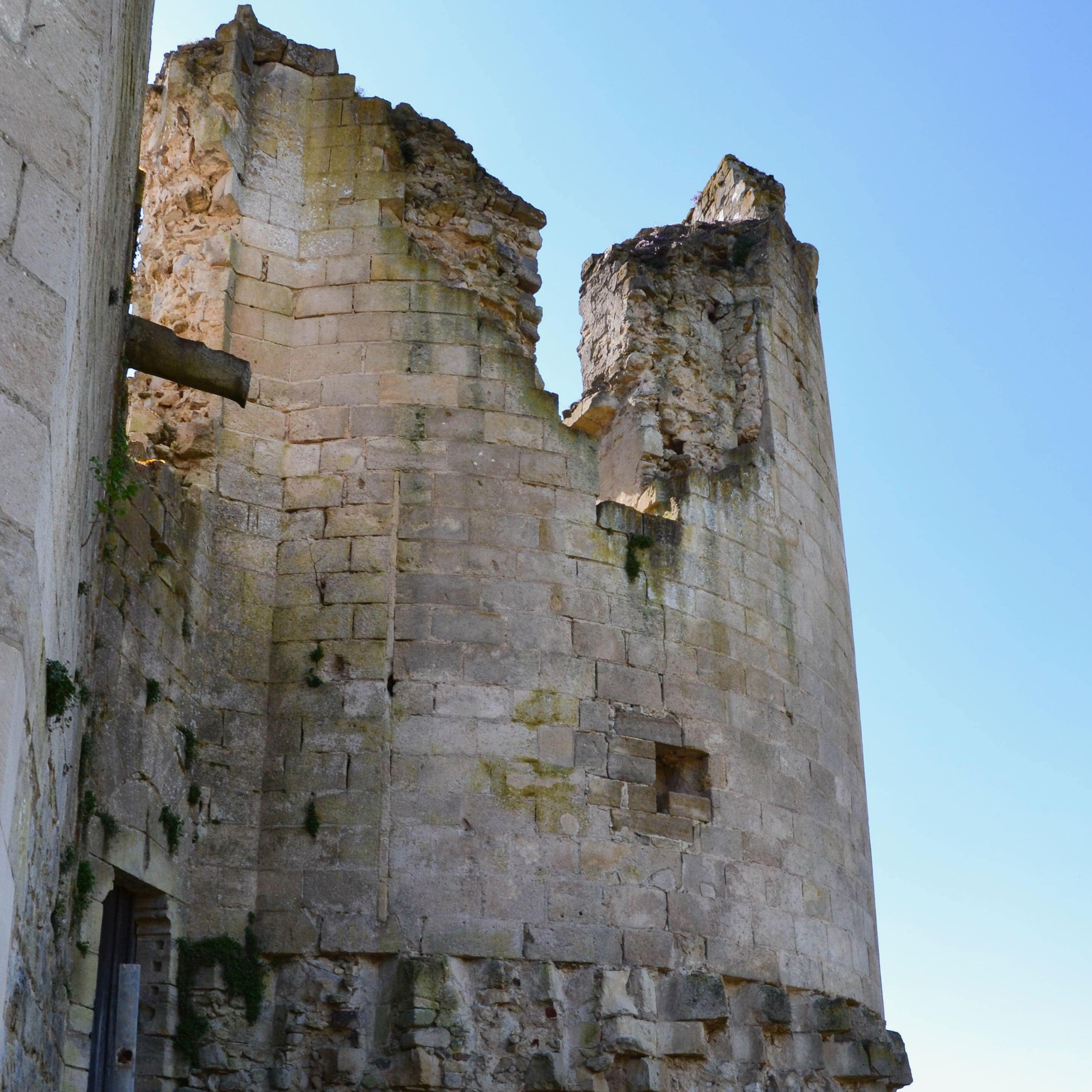 Tour des garde-robes, château de Fère-en-Tardenois
