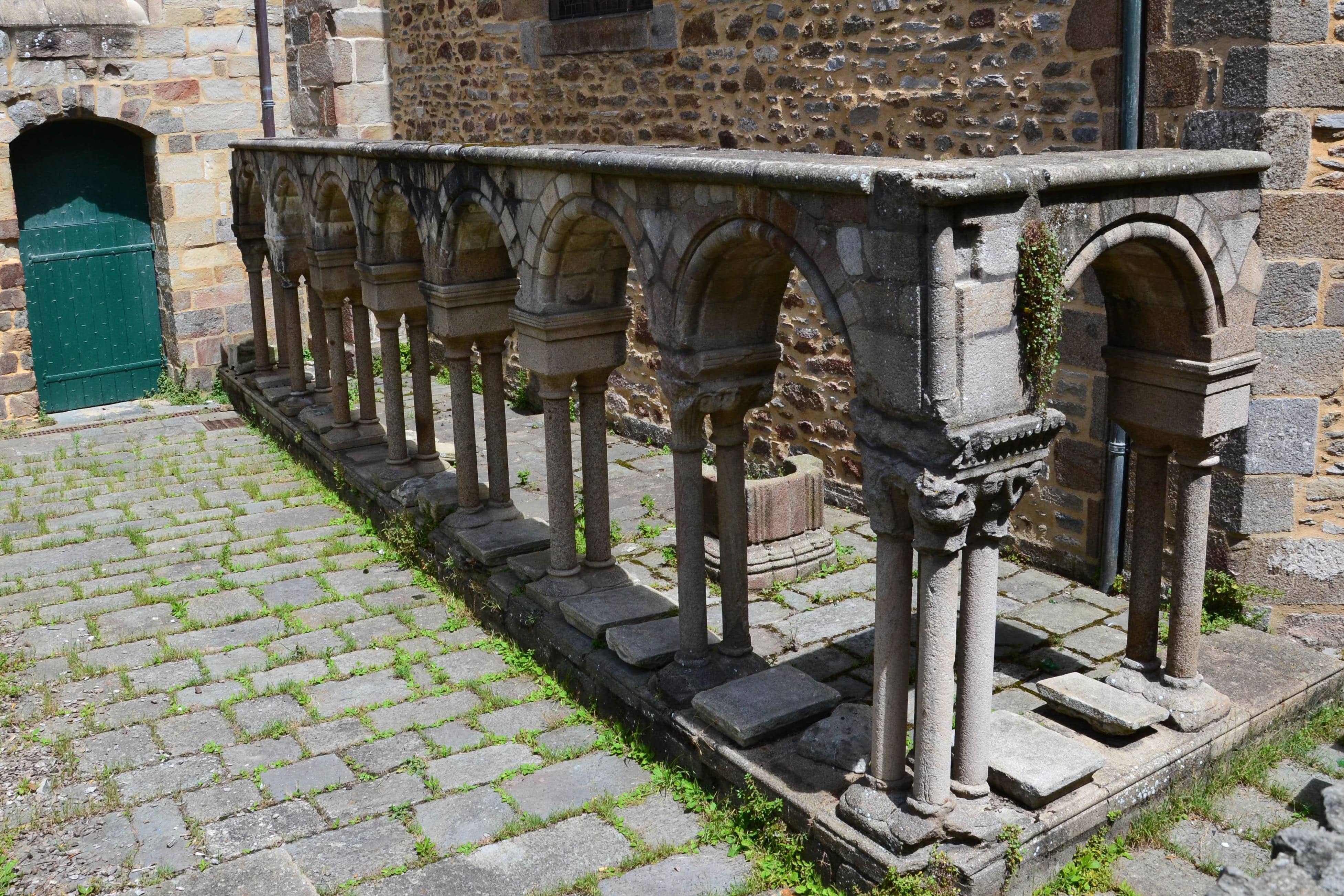 Cloître roman, Saint-Malo