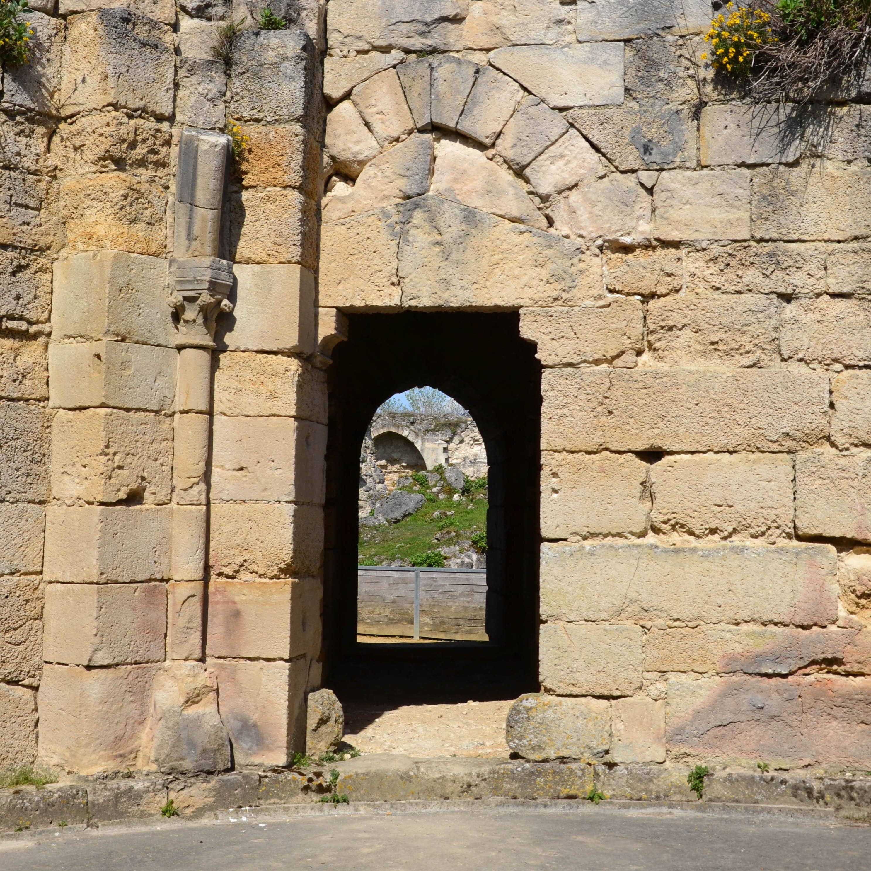 Tour de la poterne, château de Coucy