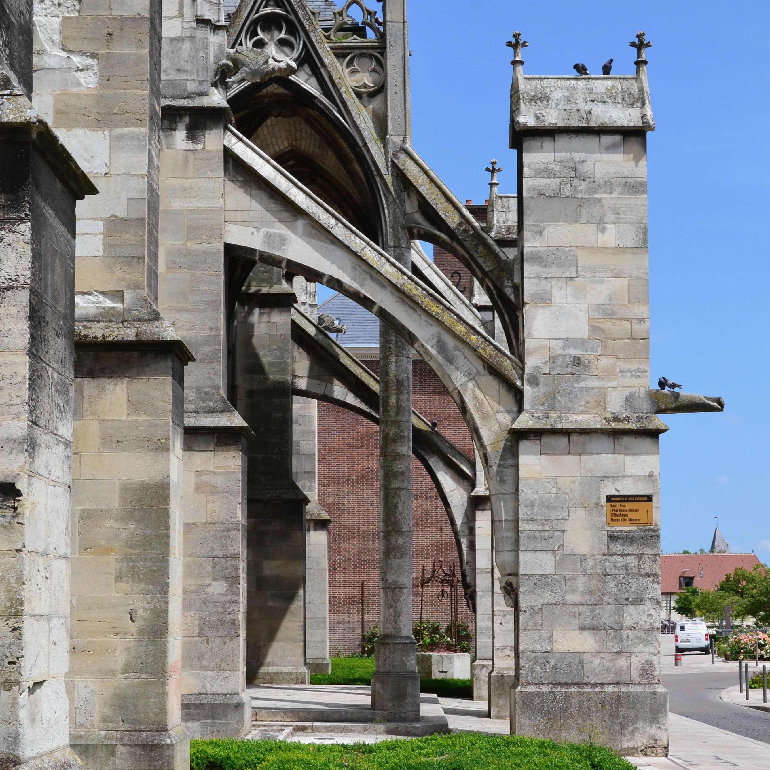 Arcs-boutants et contrefort, Basilique Saint-Urbain, Troyes