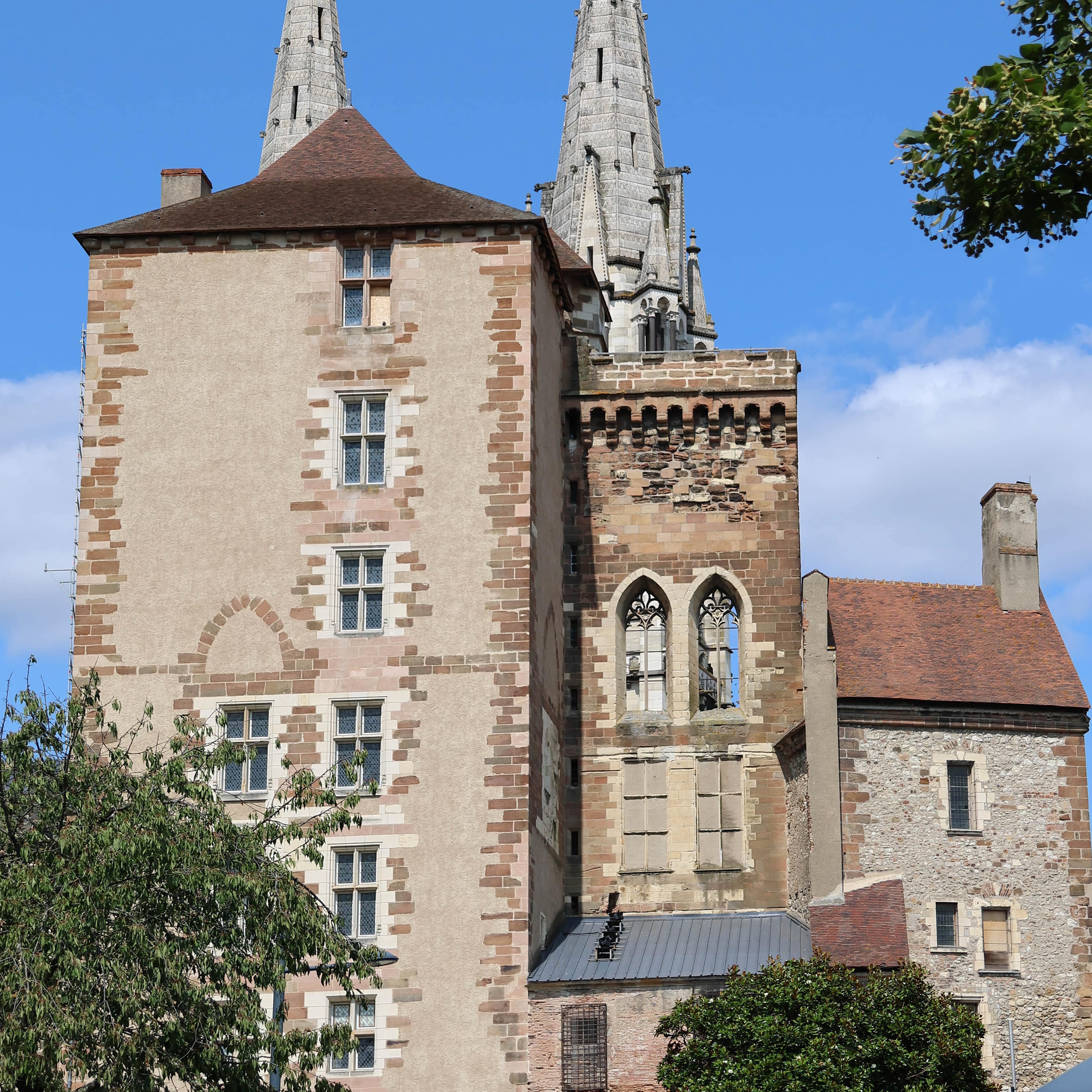 Vestiges du château ducal, Moulins