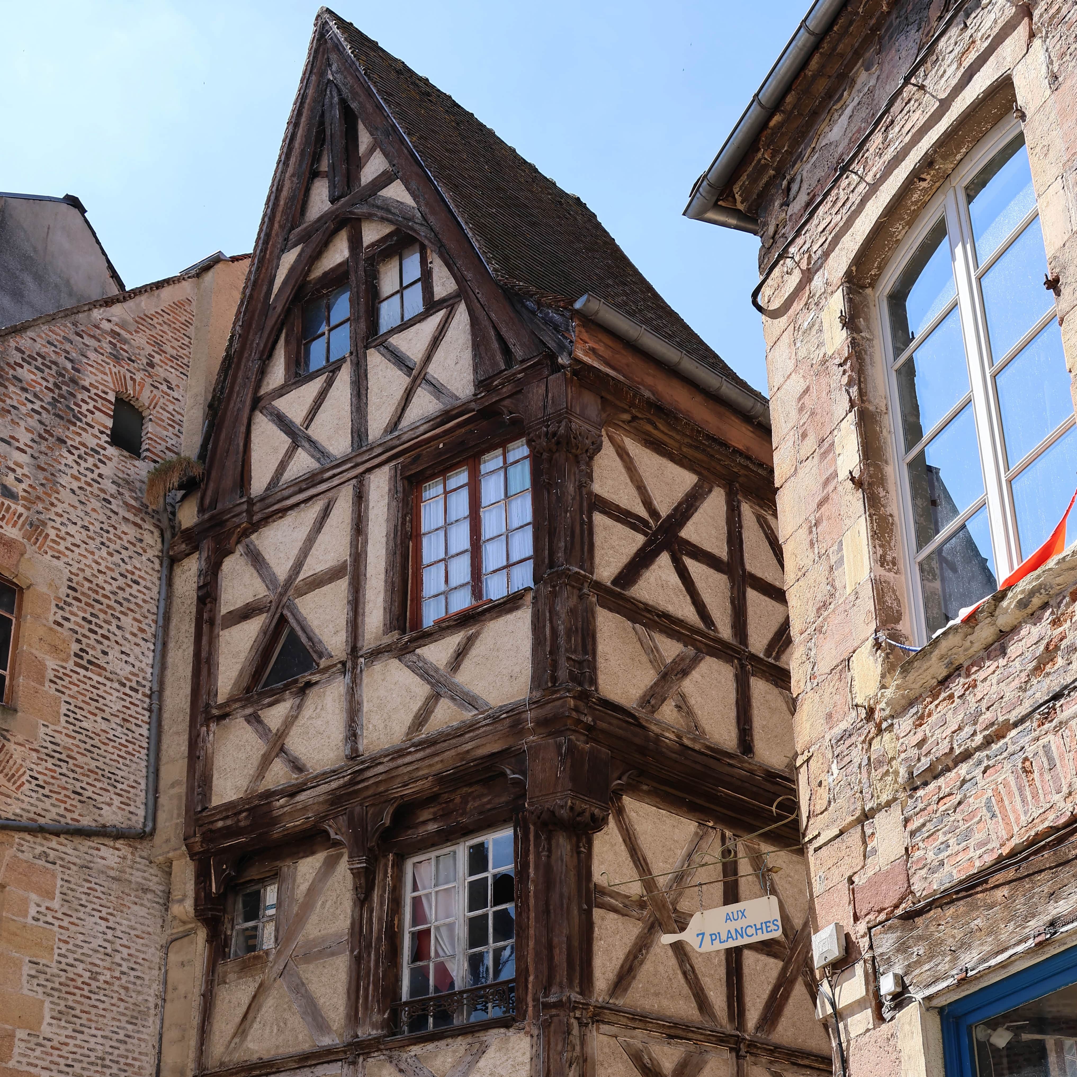 Maison Lorin des Barres (milieu du XVème siècle), Moulins