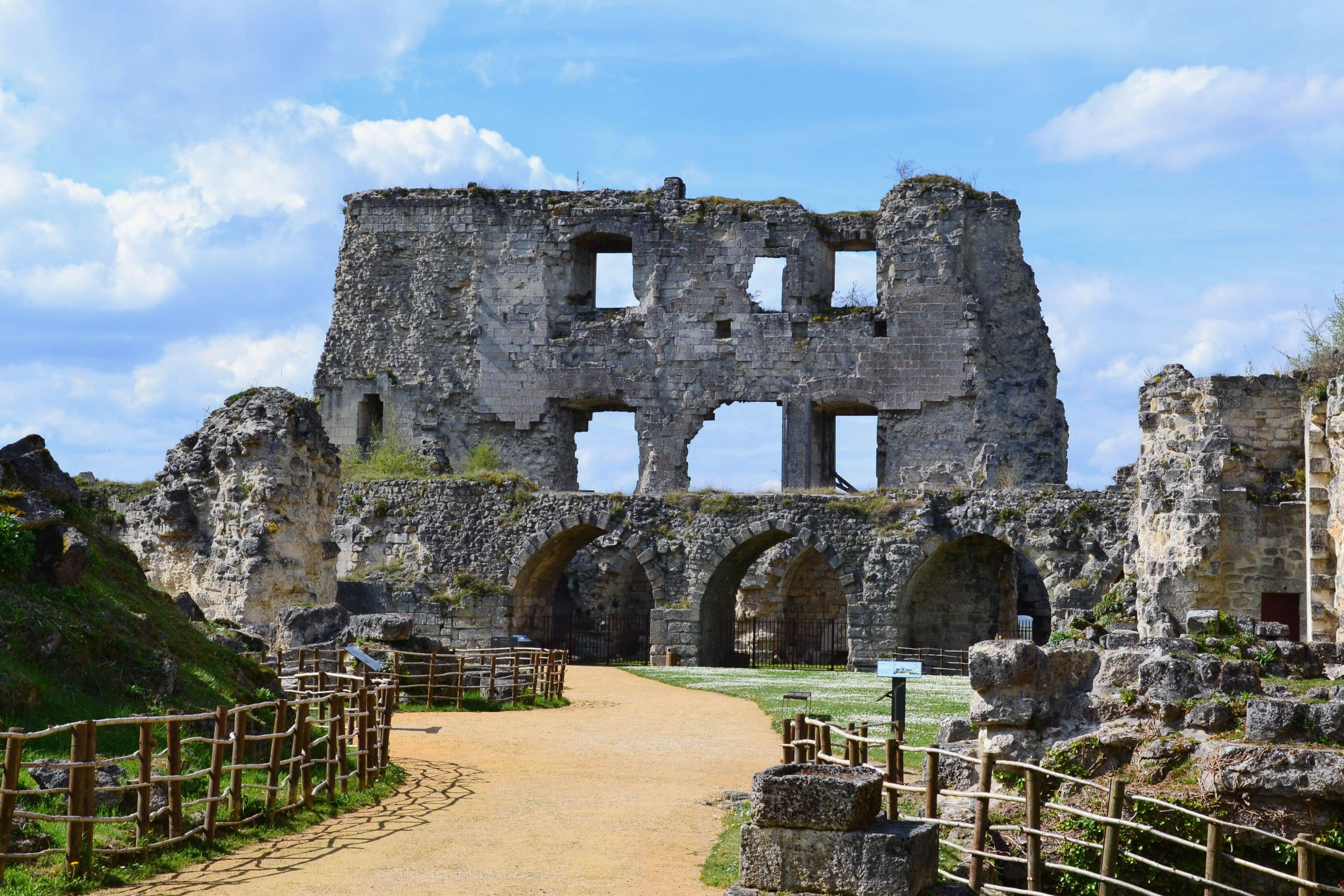 Donjon et ses niveaux, château de Coucy