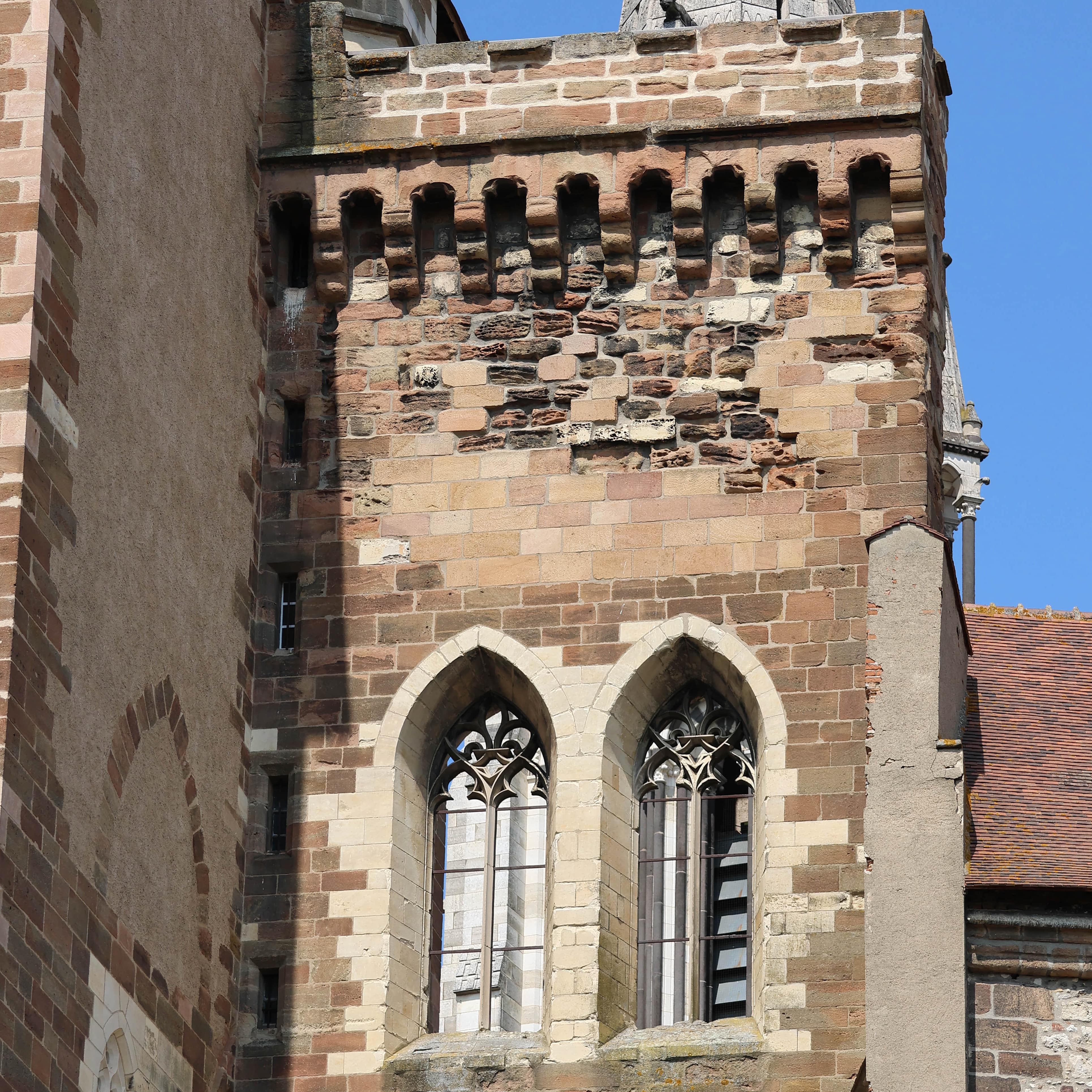 Vestige du château, Moulins