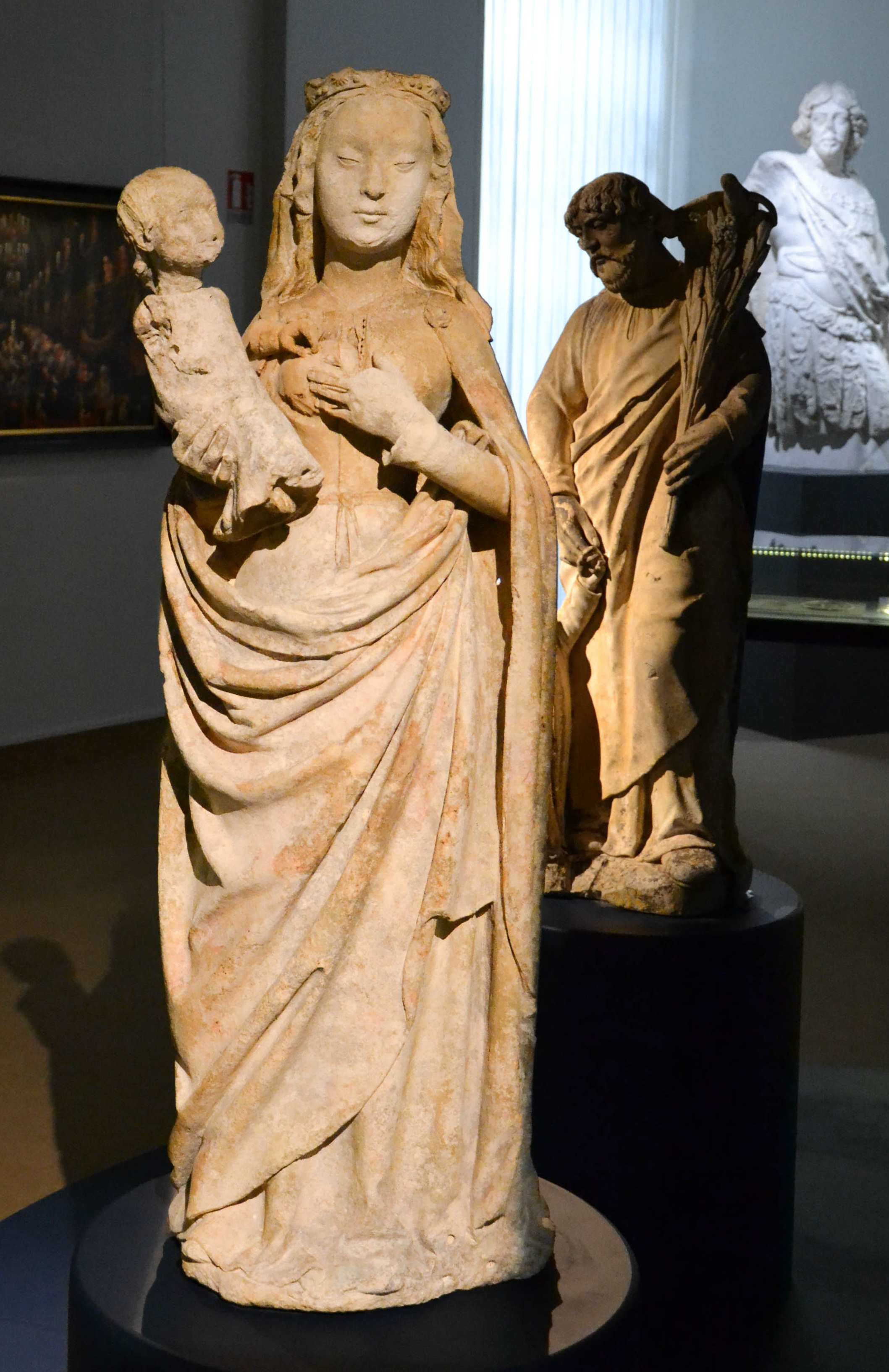 Sculpture déposée dans un jardin du Poitou datées des années 1500