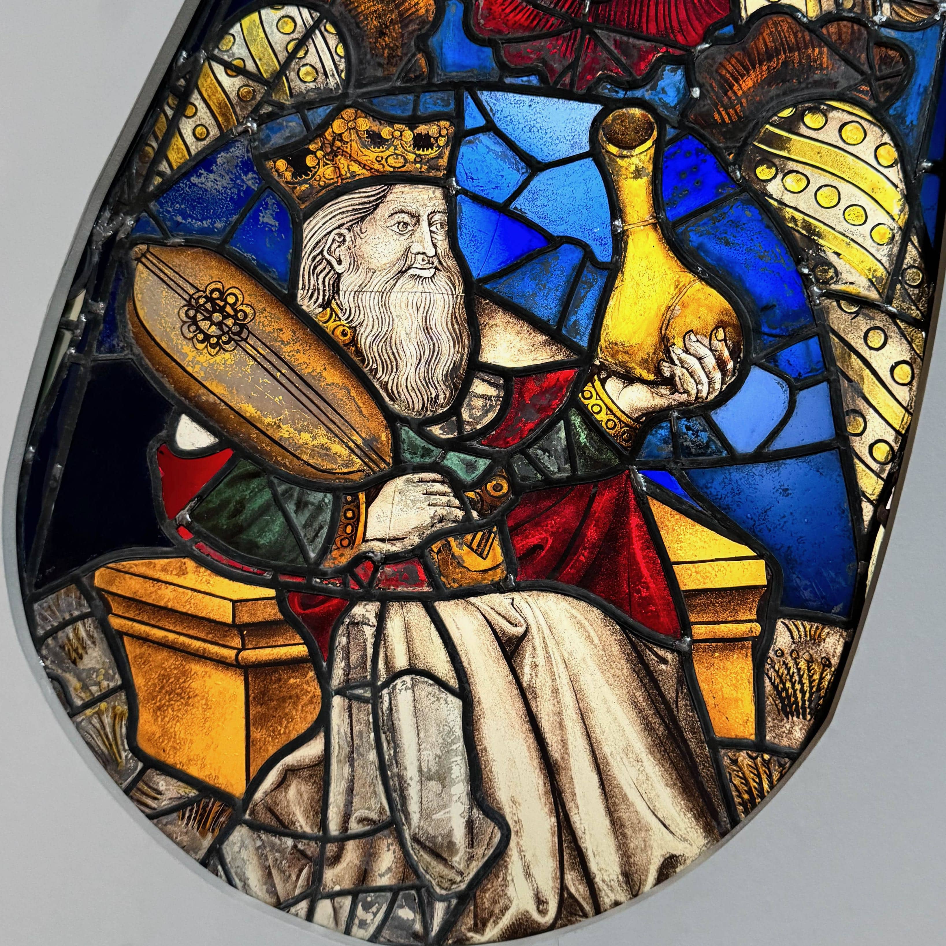 Détail d’un des vitraux de la rosace de la cathédrale d’Angers