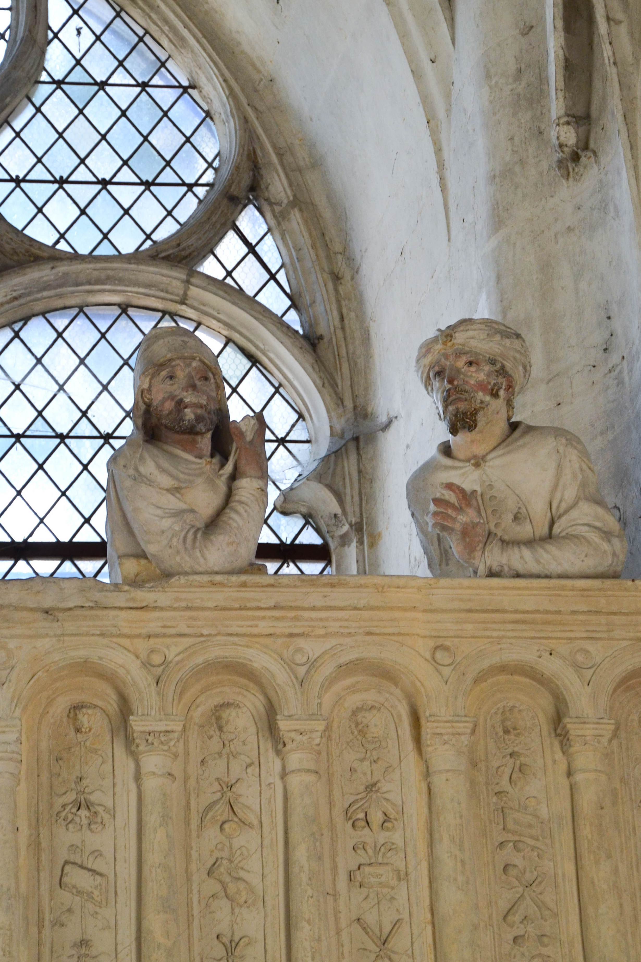 Anne et Caïphe qui assistent au Calvaire