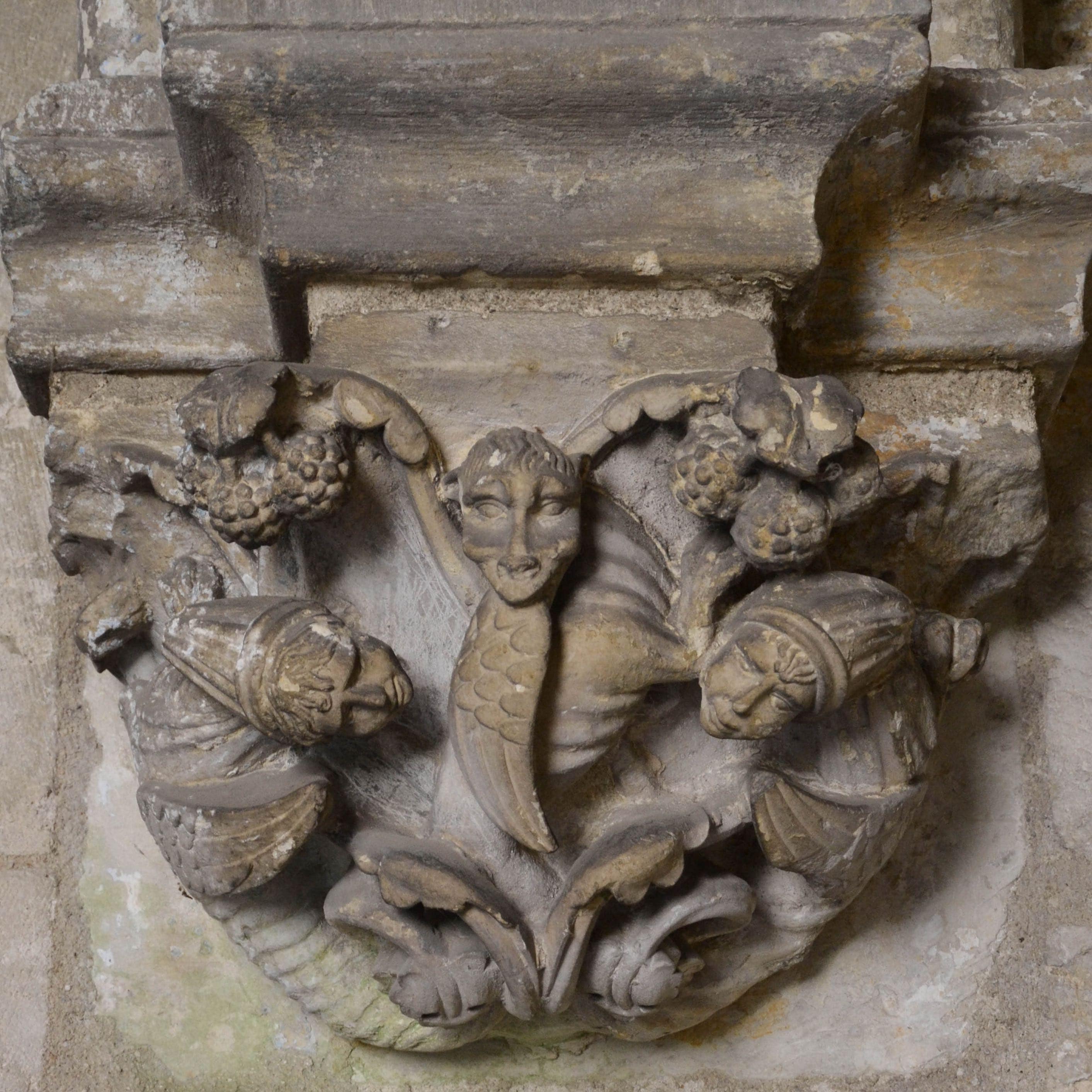 Chapiteau du cloître, Cathédrale Notre-Dame de Laon 