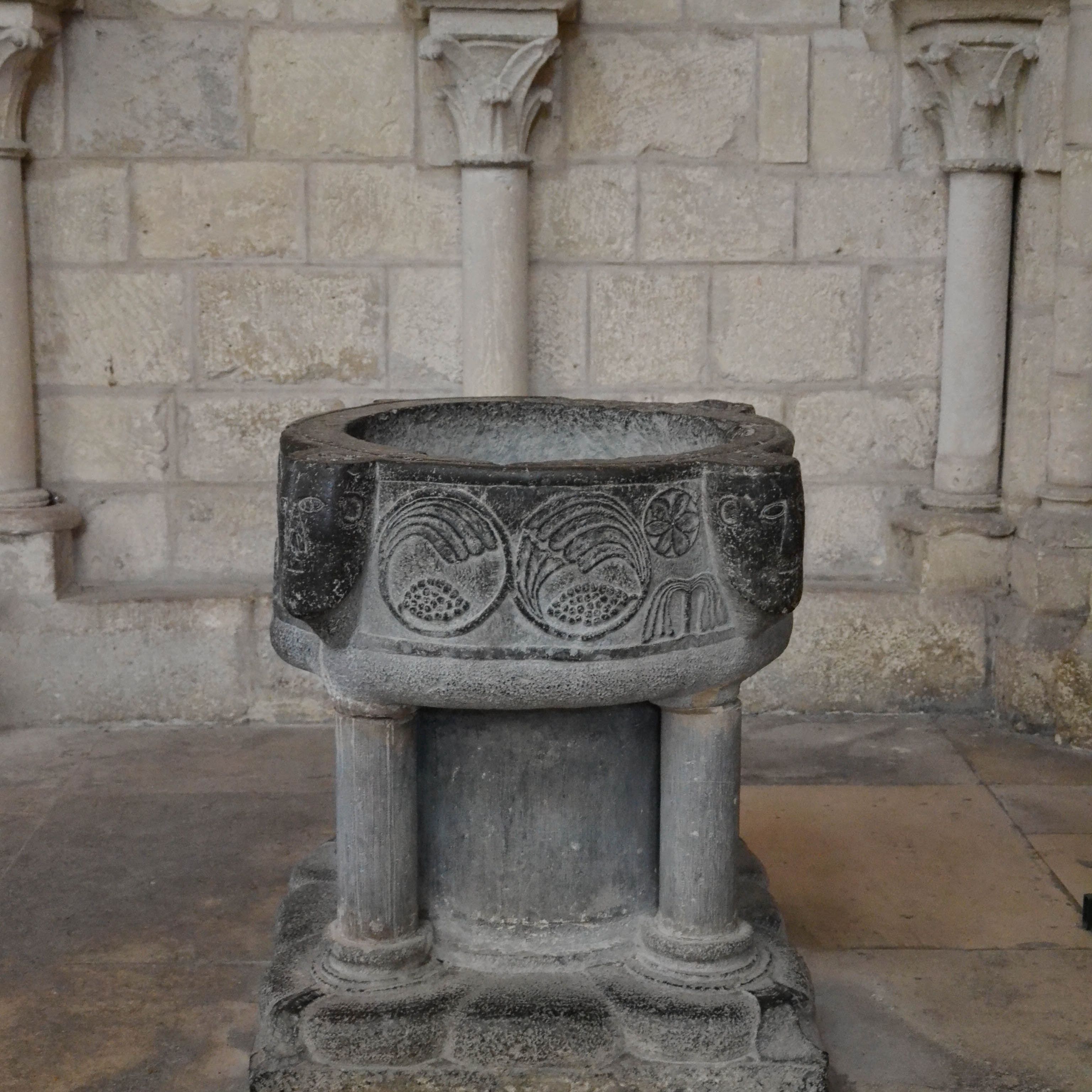 Fonds baptismaux, XIIème siècle, Cathédrale Notre-Dame de Laon