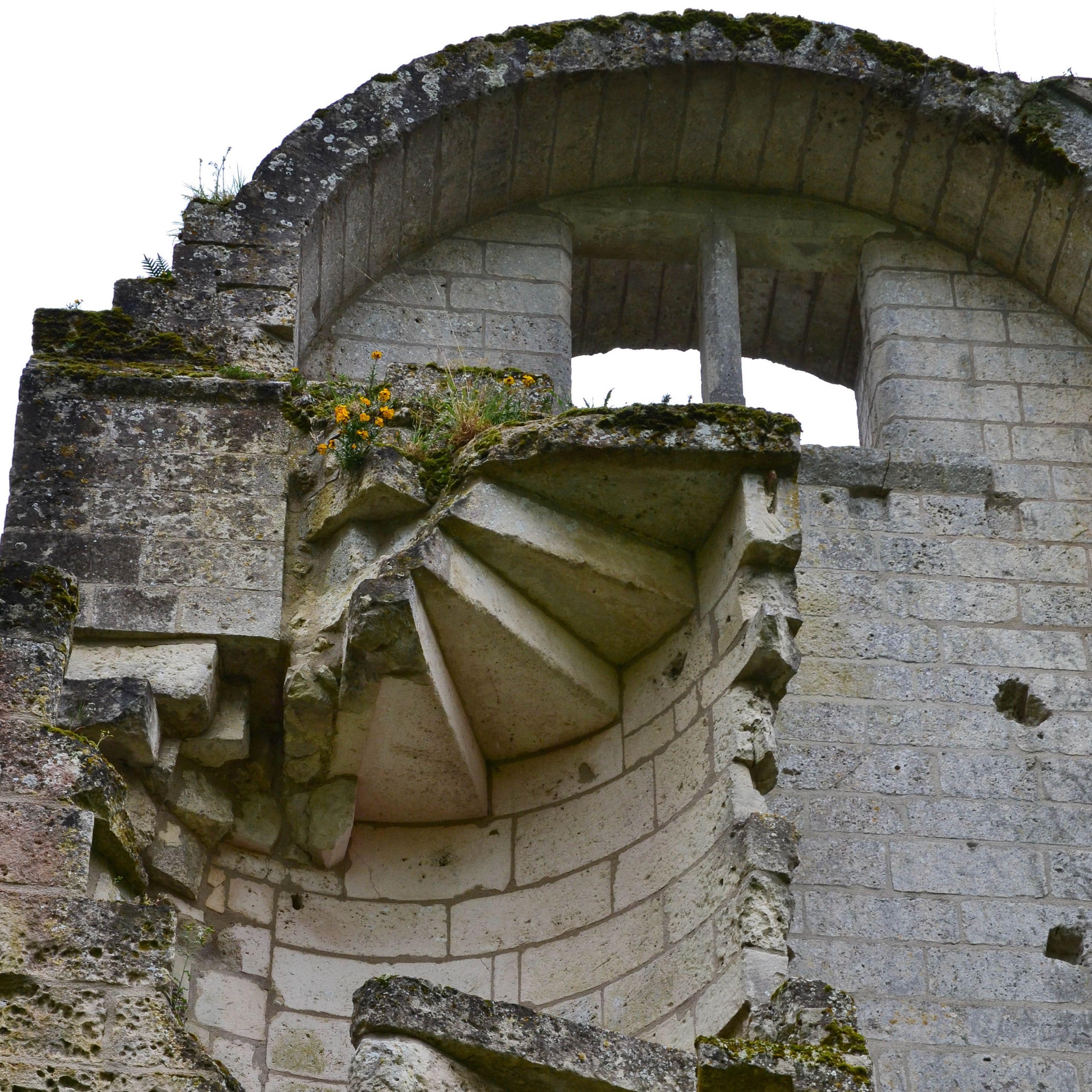 Escalier à vis, château de Septmonts