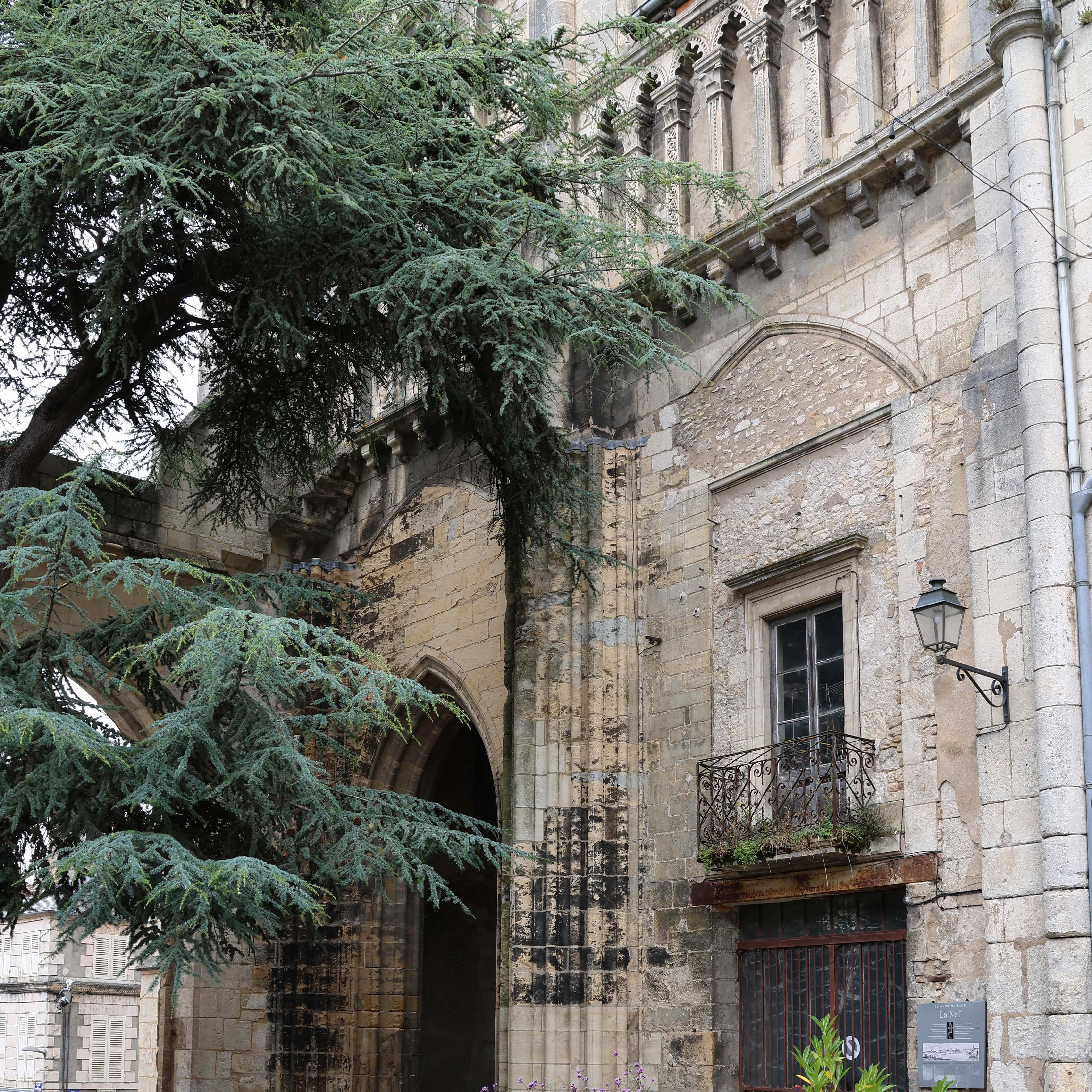 Vestiges de la nef, église Notre-Dame, La Charité-sur-Loire