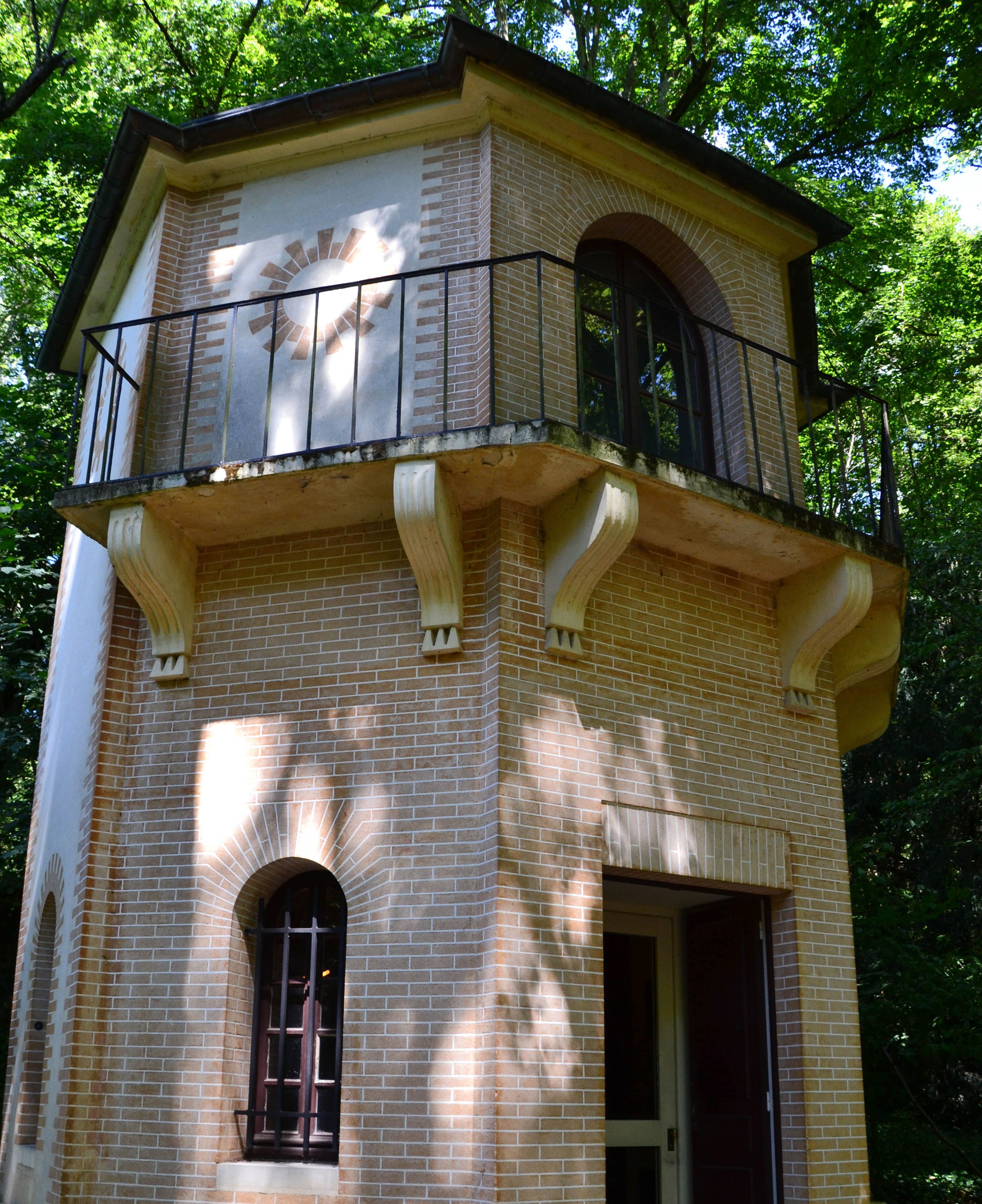 Tour Vélleda, Domaine de la Vallée-aux-Loups