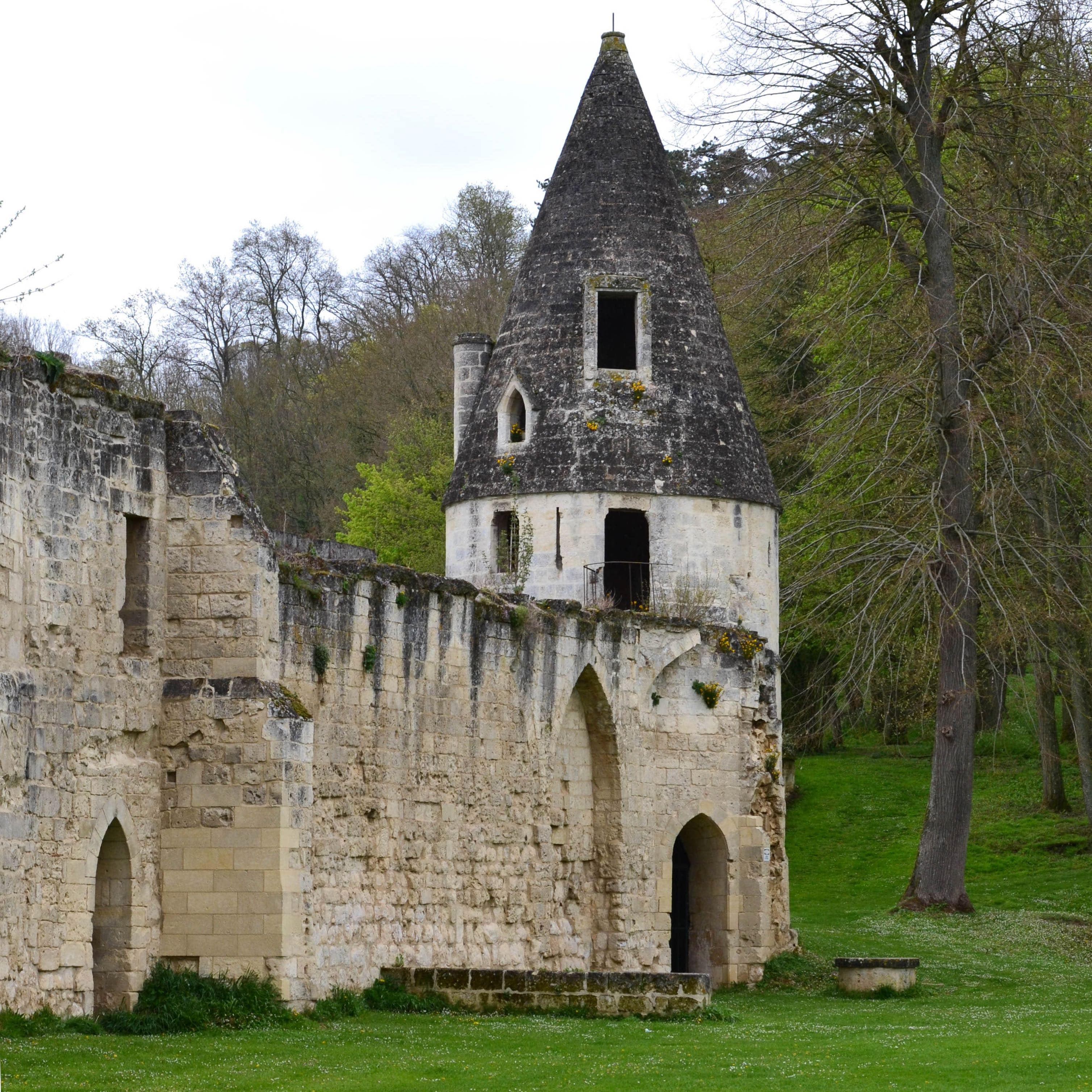 Tour d’angle, château de Septmonts