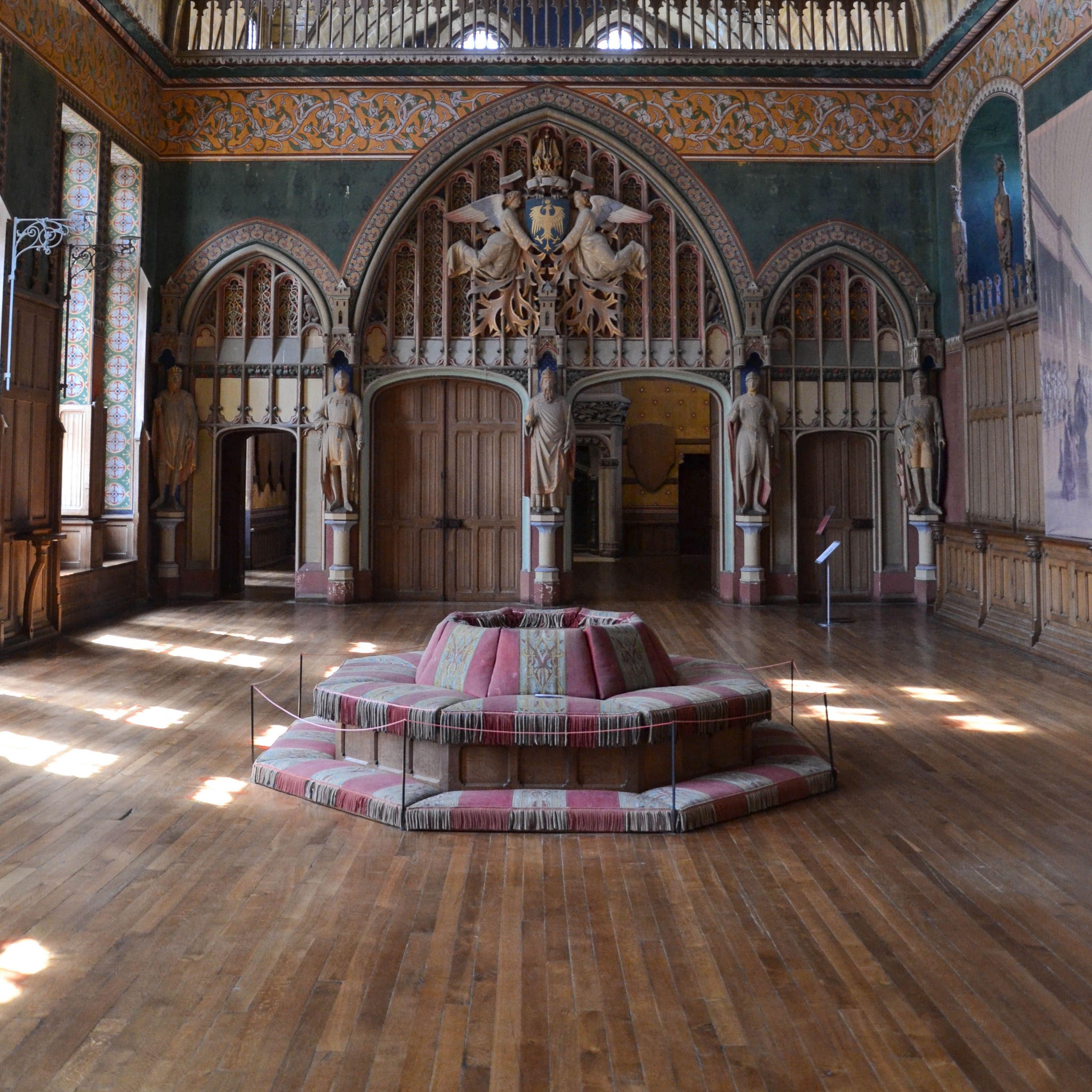 Canapé, Salle des Preuses, château de Pierrefonds