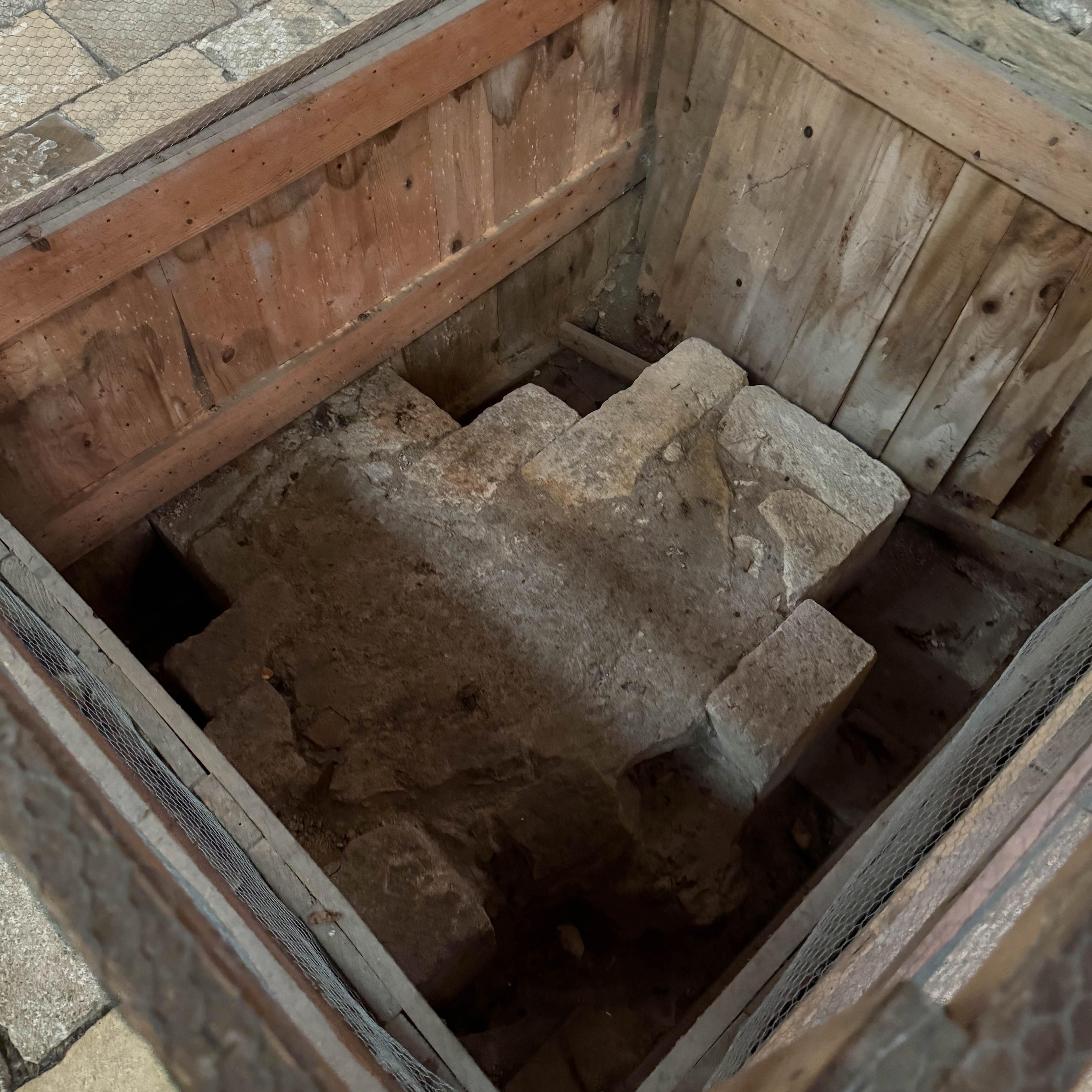 Vestige de l’église primitive, église Notre-Dame, La Charité-sur-Loire