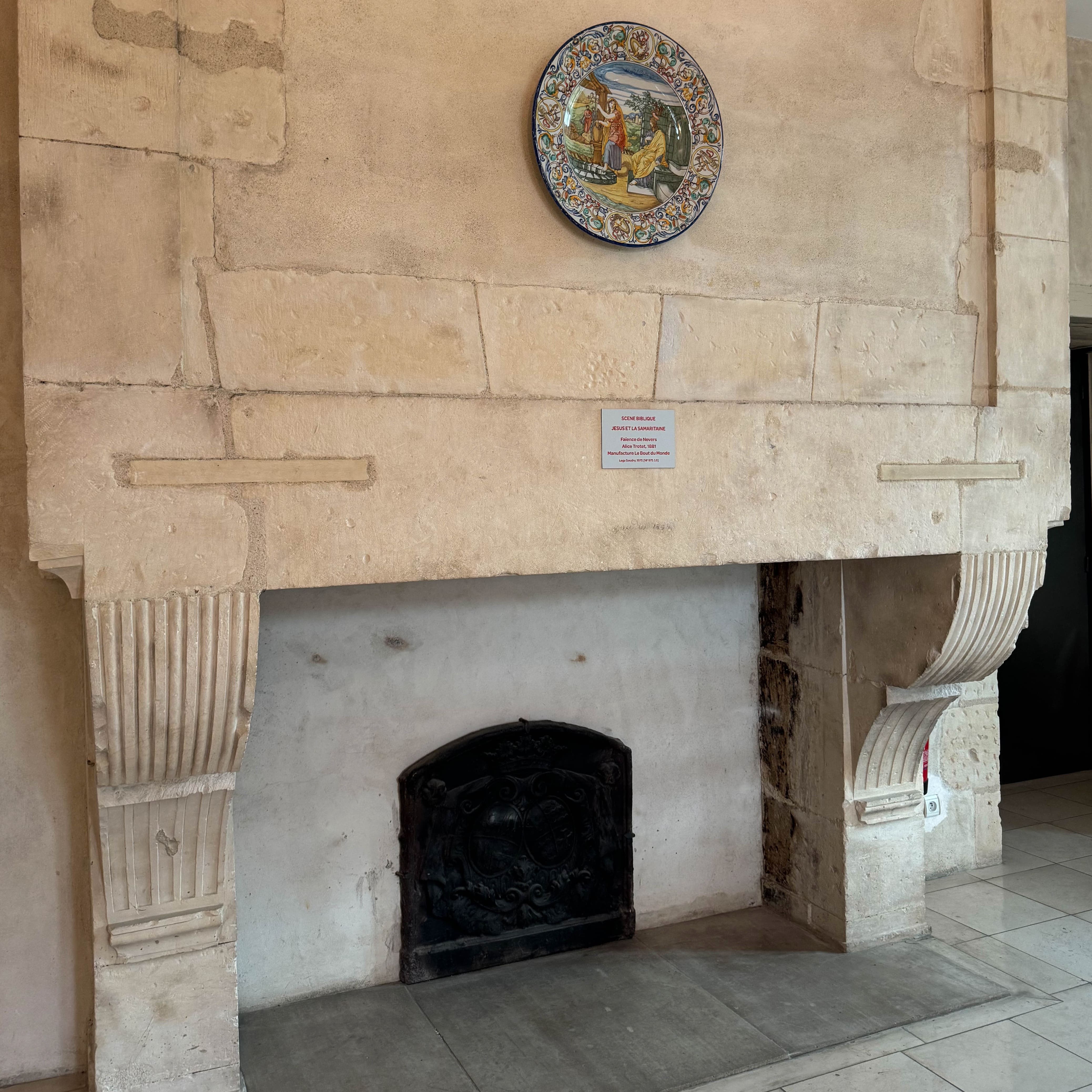 Cheminée intérieure, Palais Ducal, Nevers