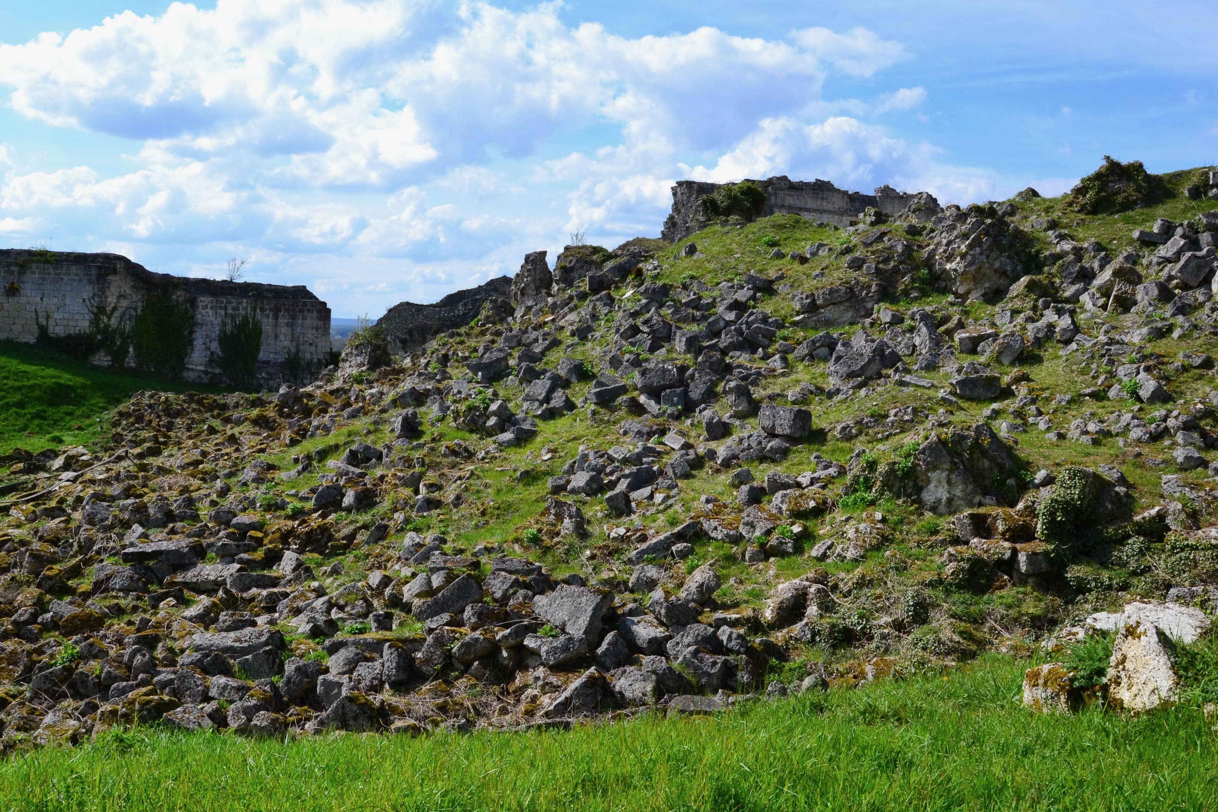 Ruine de la tour maitresse, château de Coucy