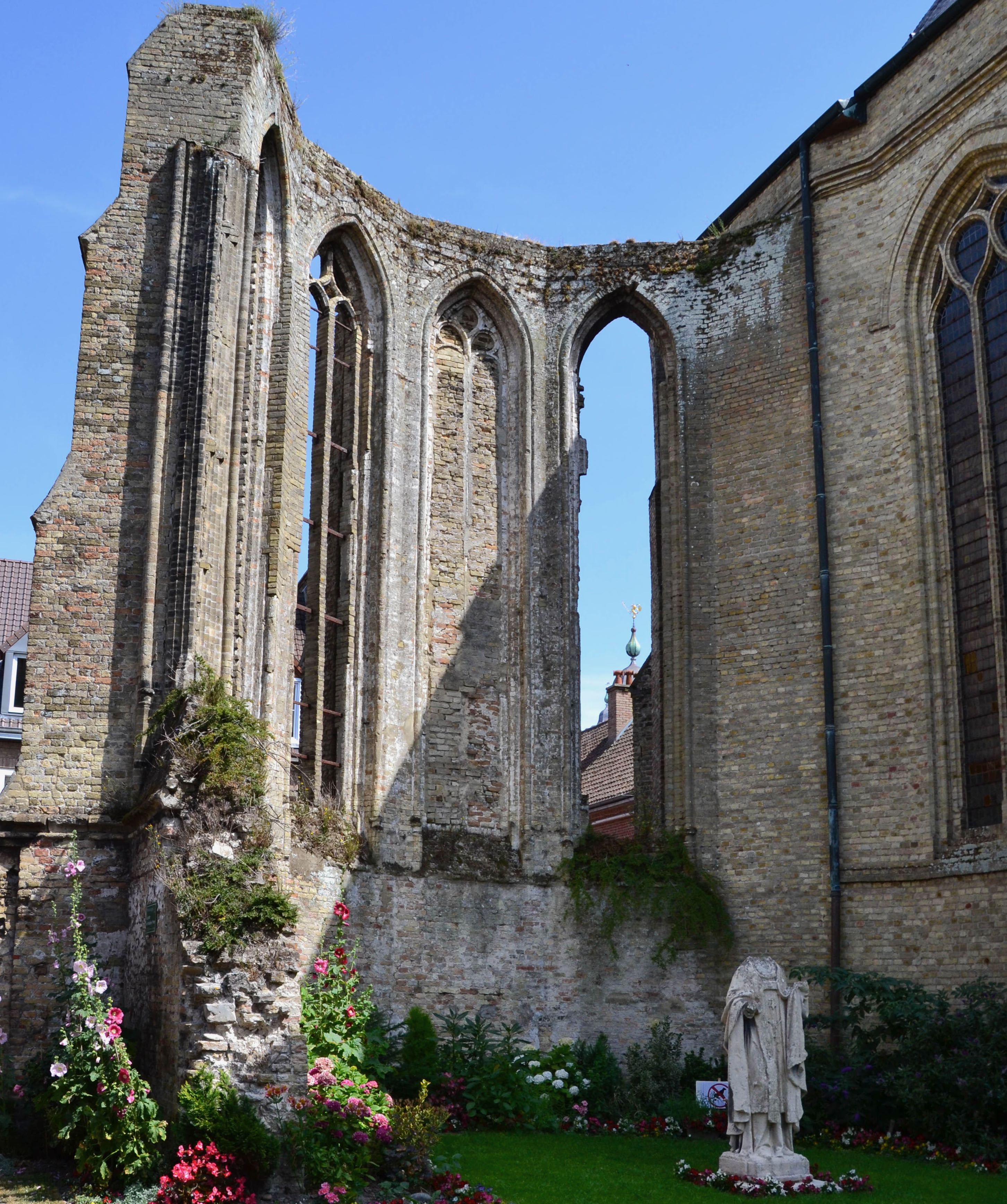 Ruine de l’église Saint-Martin, XVème siècle, Bergues