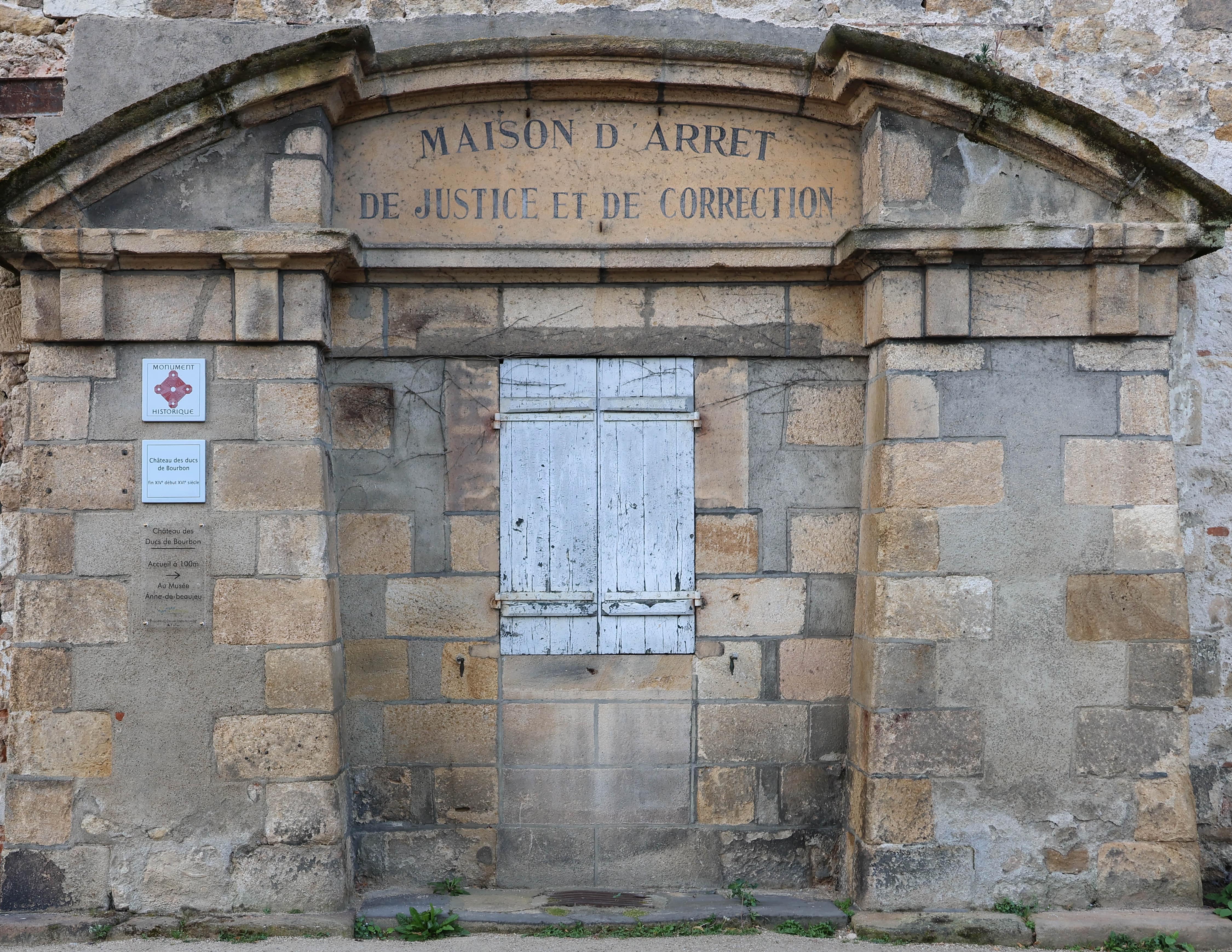 Vestige de la prison, château, Moulins