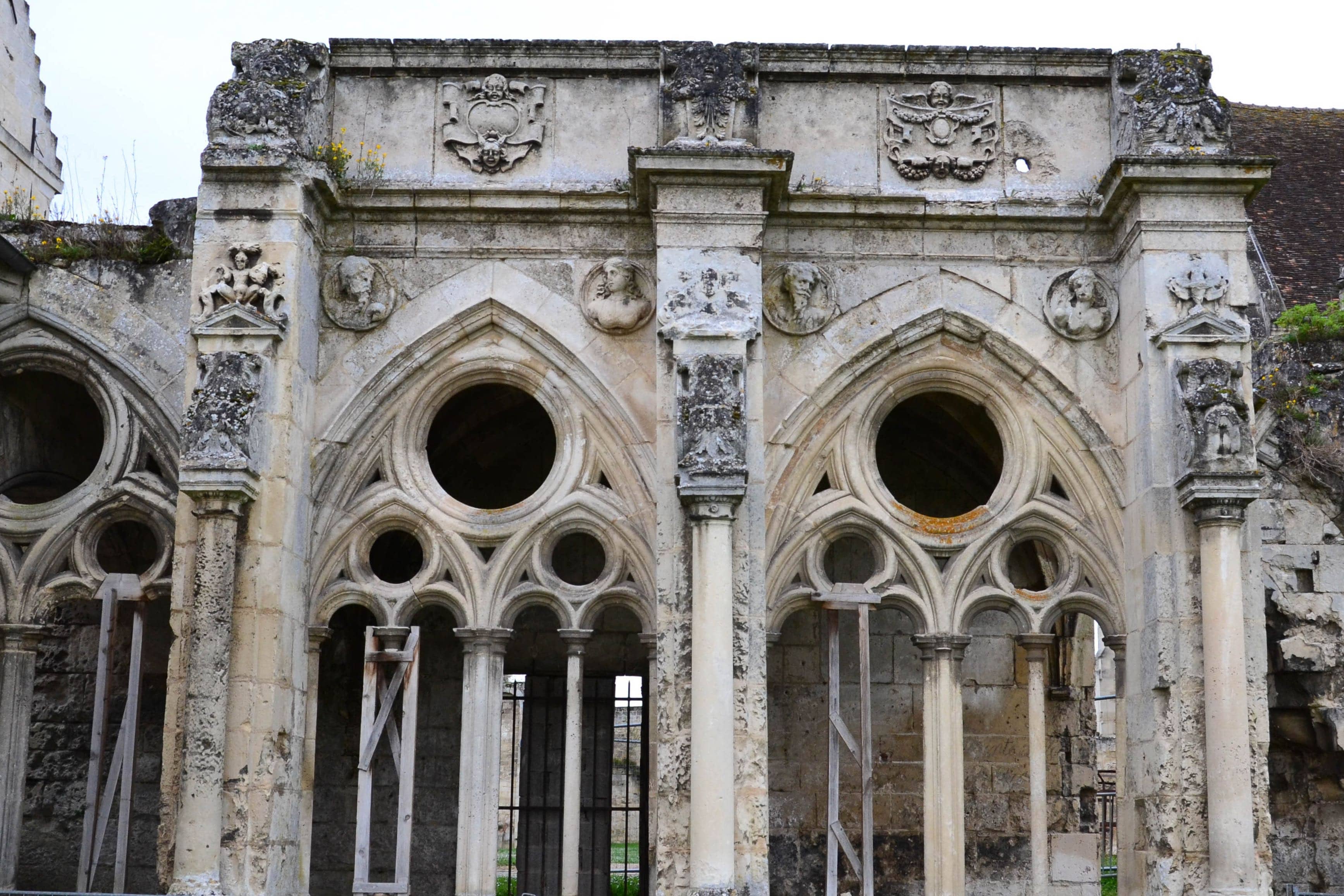 Petit cloître, abbaye Saint-Jean-des-Vignes, Soissons
